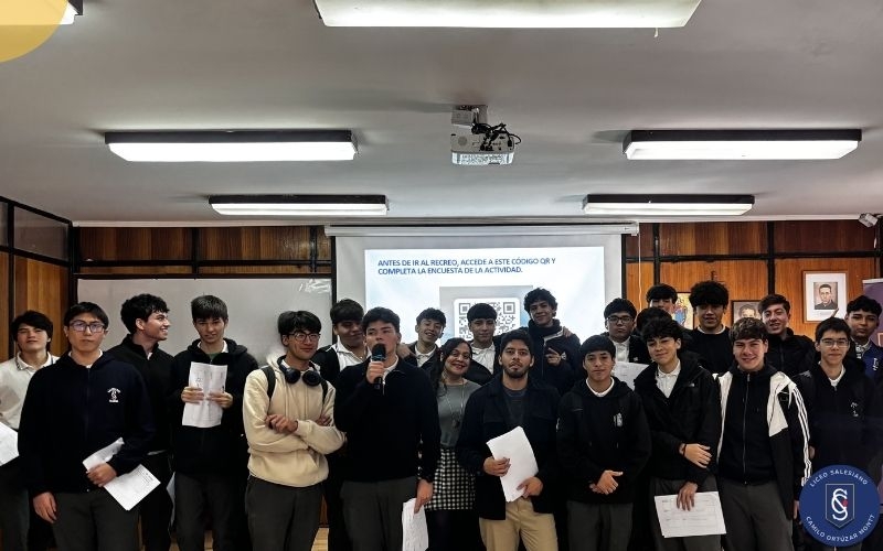 U. Católica Silva Henríquez realiza Taller de Literatura, Autoficción y Música en el COM