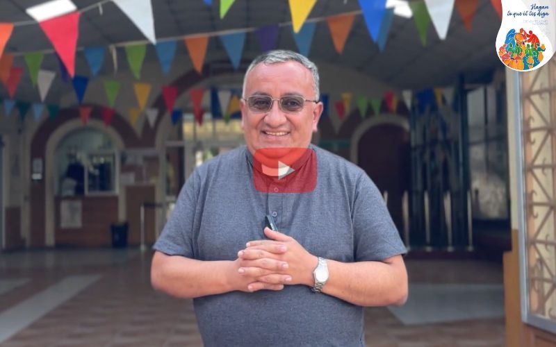 Padre Juan Pablo Moreno da la Bienvenida a la comunidad del COM